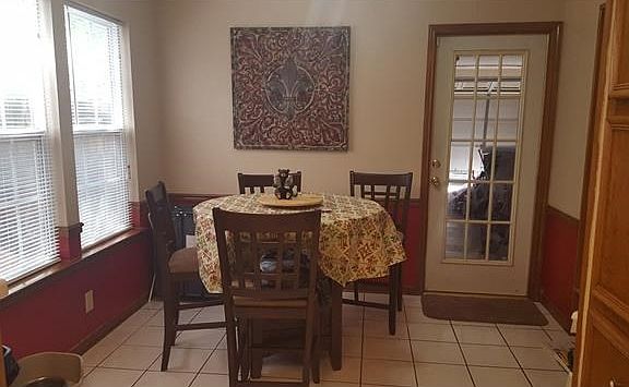 3rd image of 1204 Yorkshire Ln