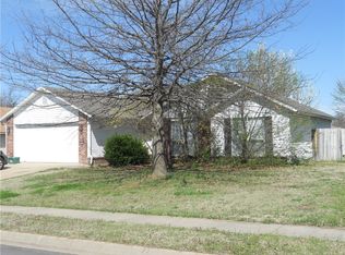 1560 N Fieldstone Ave, Fayetteville, AR 72704