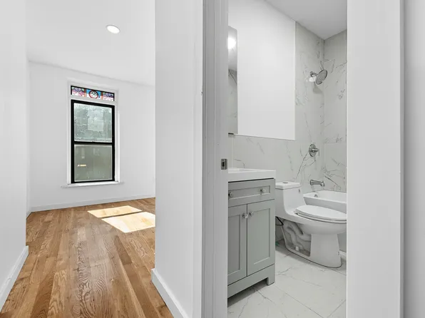 827 Putnam Avenue image 5 of 12