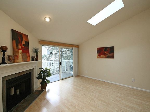 3rd image of 4106 Factoria Blvd SE APT 309