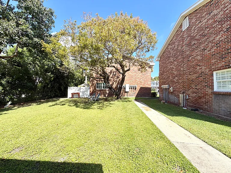 413 N Cypress Dr — Photo 26