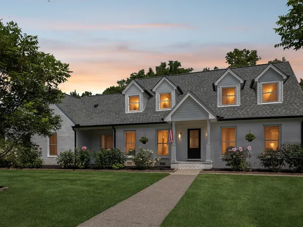 2104 Riverbend Dr, Murfreesboro, TN 37129