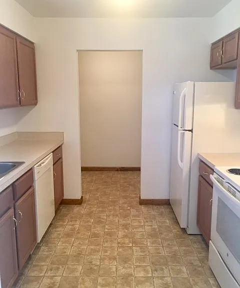1411 Clover St — Photo 10