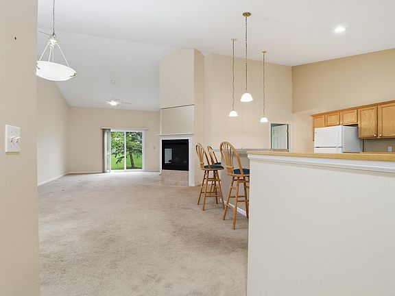 5th image of 61015 Evergreen Ct