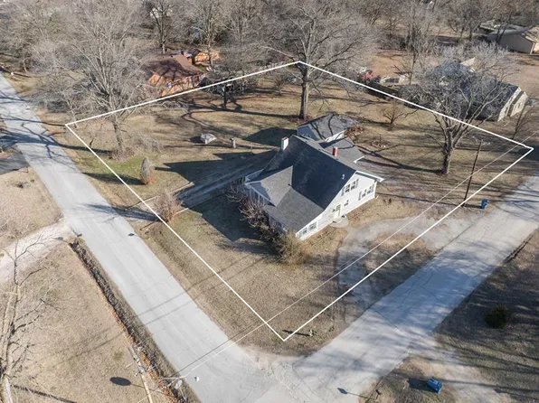 3611 W 4th St, Coffeyville, KS 67337