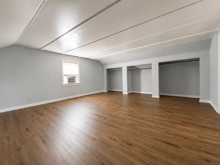 1105 Putnamville Ave — Photo 10
