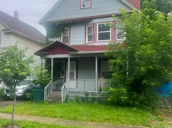 64 Roycroft Dr, Rochester, NY 14621