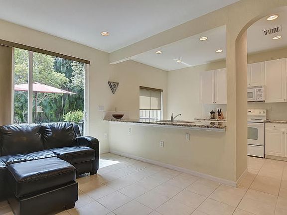3rd image of 224 Lake Monterey Cir