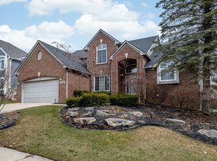 2536 Ivy Hill Dr, Commerce Township, MI