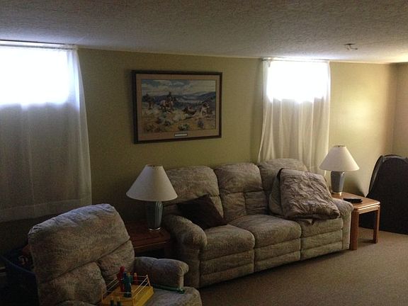 4th image of 2799 Hillcrest Dr