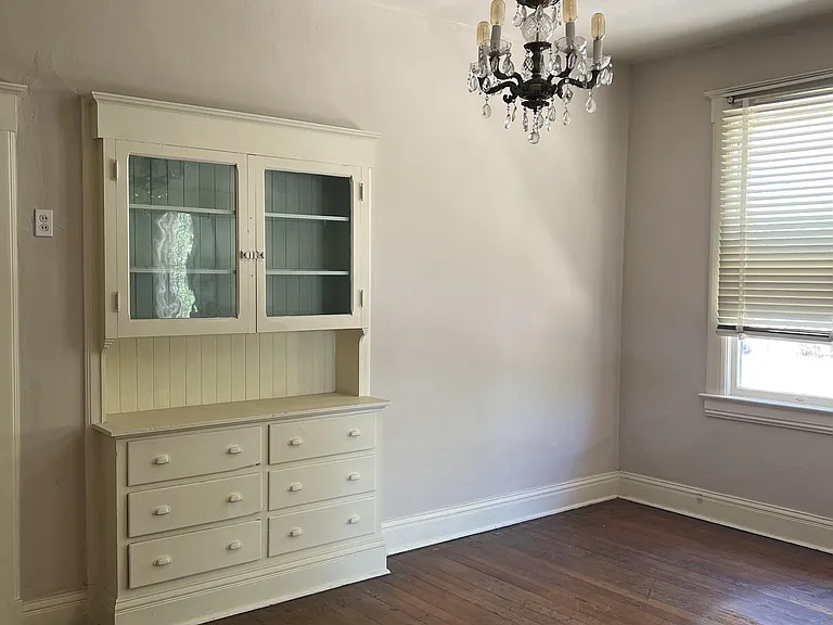 704 E University Blvd — Photo 10