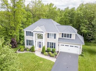 48 Breezewood Dr, Orchard Park, NY 14127