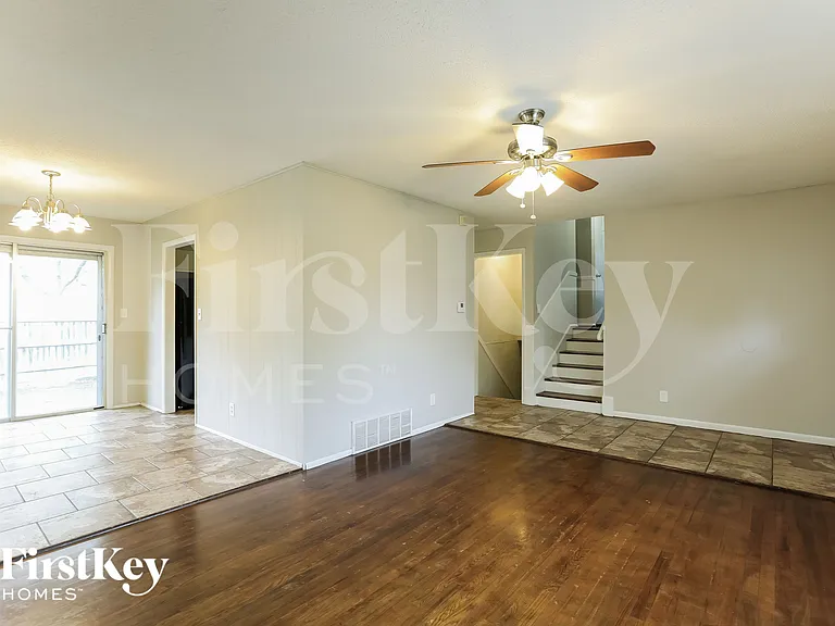 9207 Manchester Ave — Photo 4
