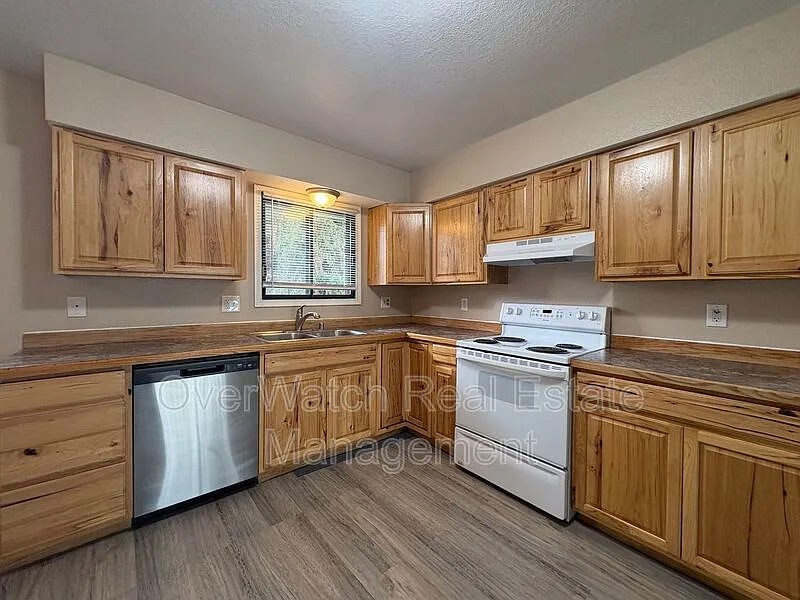 2 bed, 1.0 bath, 1100 sqft, $1,750 — Photo 3