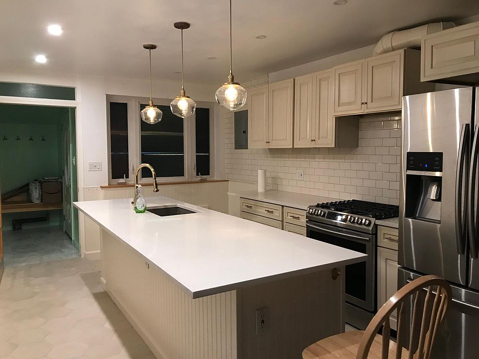 1st image of 1272 E 52nd St #1