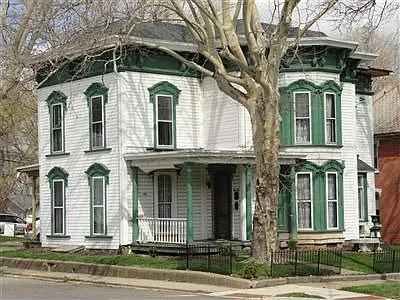 635 S Main St photo 1
