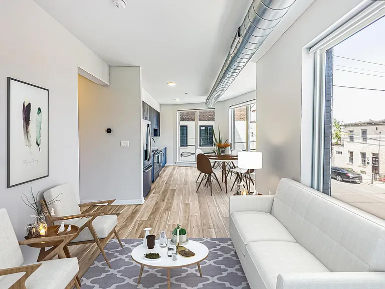 102 W Berks St — Photo 1