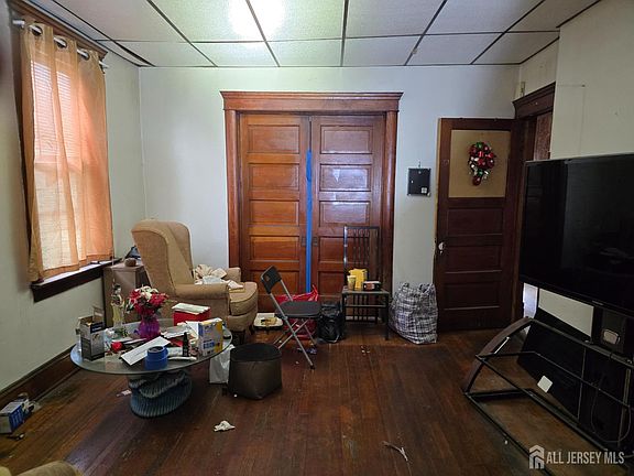 4th image of 267 Prospect St