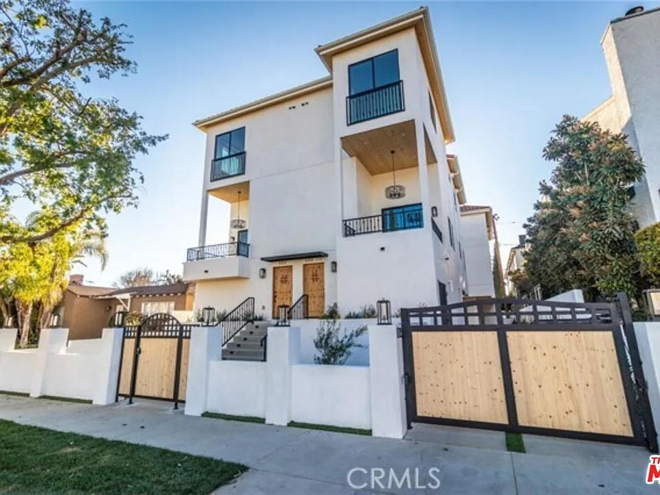 5323 Ben Ave #1/2