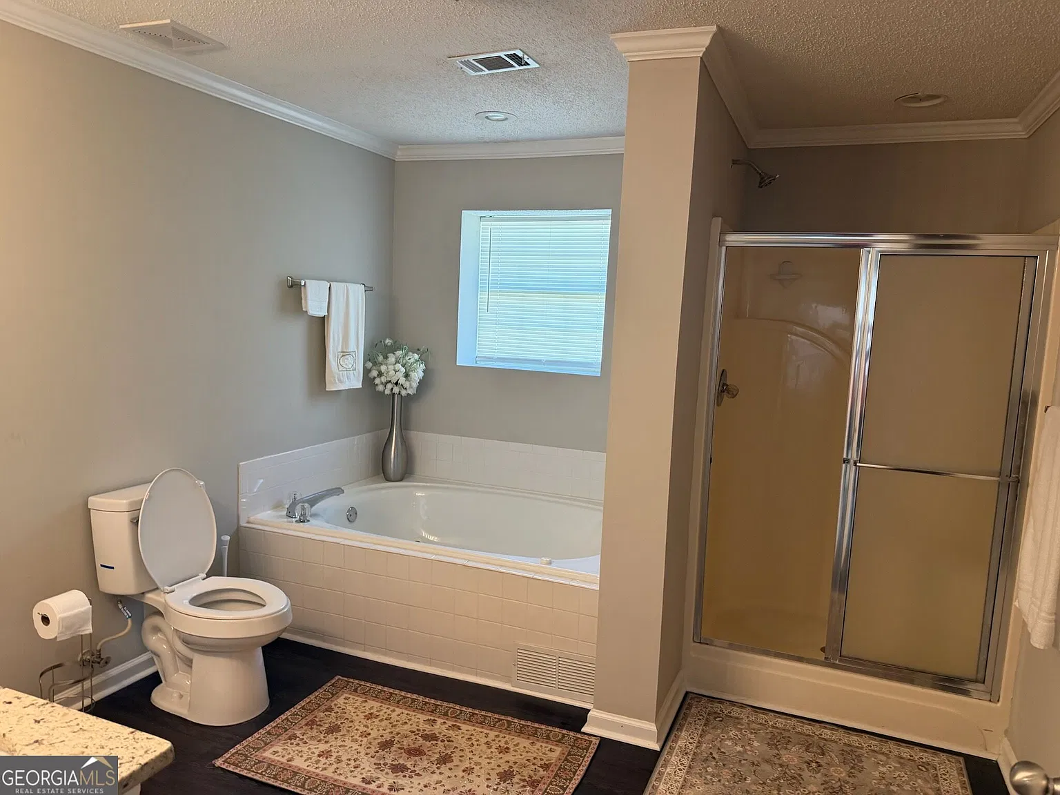 3 bed, 2.5 bath, 1892 sqft, $1,975 — Photo 3