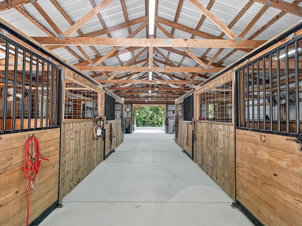 61st image of 157 Giles Ln