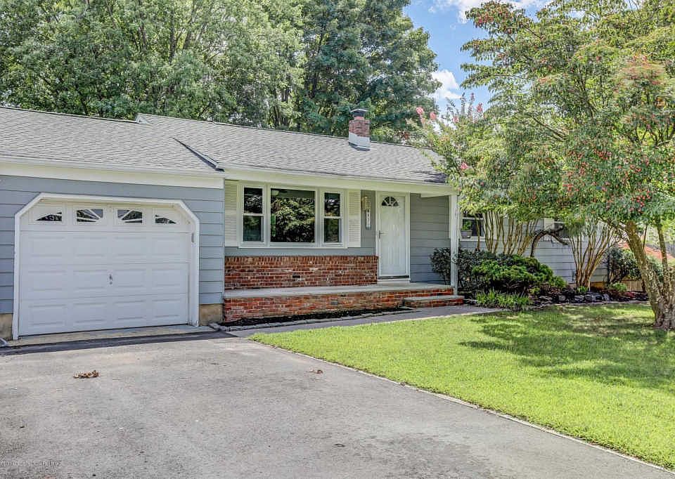 1st image of 831 Castle Dr