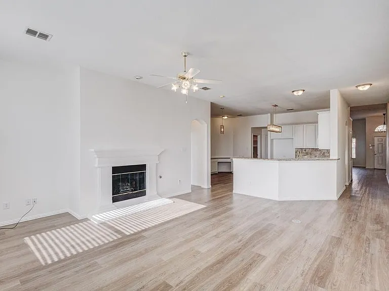 857 Dalmalley Ln — Photo 4