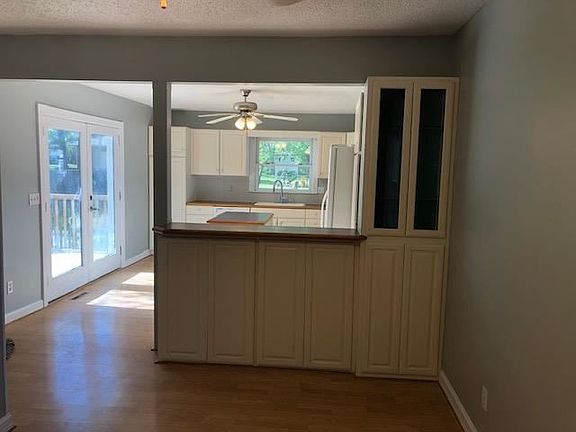 5th image of 129 E Kelly Ave