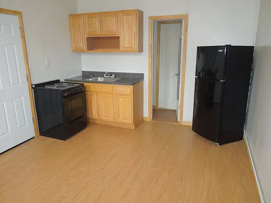 Rented by 5 Boro Realty Corp | media 27