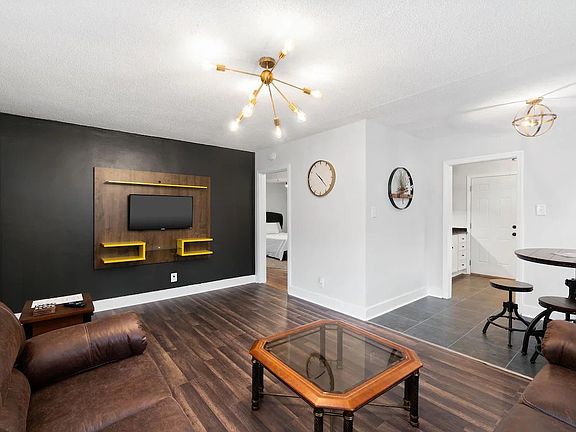 2nd image of 966 Oakdale Dr