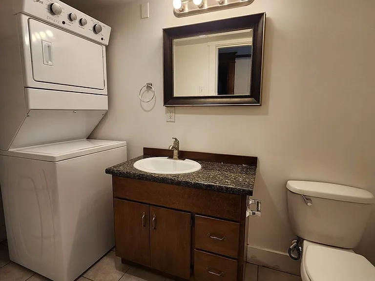 Elliott Hall Apartments — Photo 12
