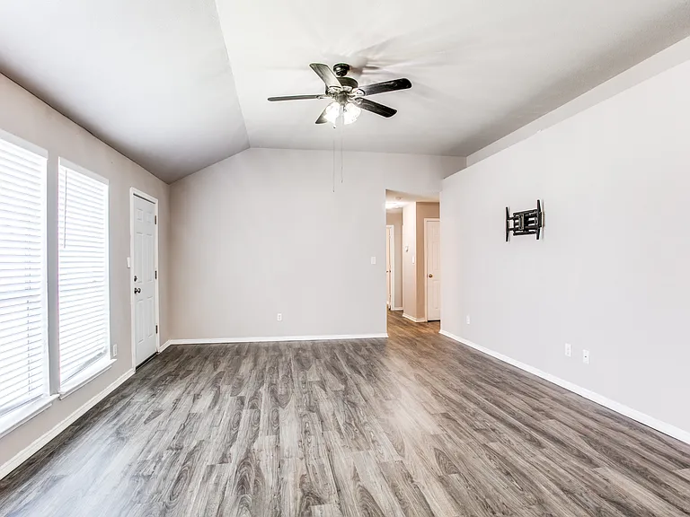 724 Pace Dr — Photo 6