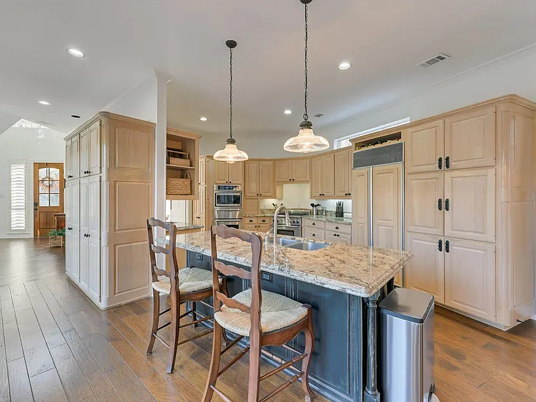 904 Tiffany Ln — Photo 17