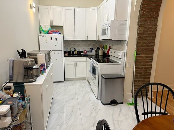 4th image of 15 S Bank St #203R