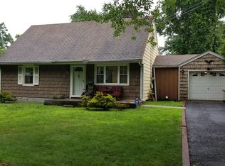 70 Knollwood Dr, Paramus, NJ 07652