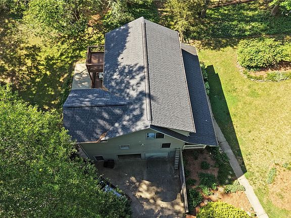3rd image of 215 Riverside Dr