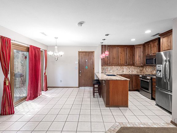 4th image of 2341 N Bramblewood St