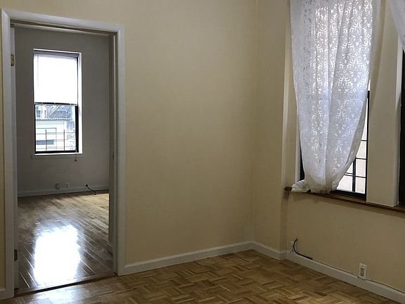 3rd image of 2328 28th Ave #1R
