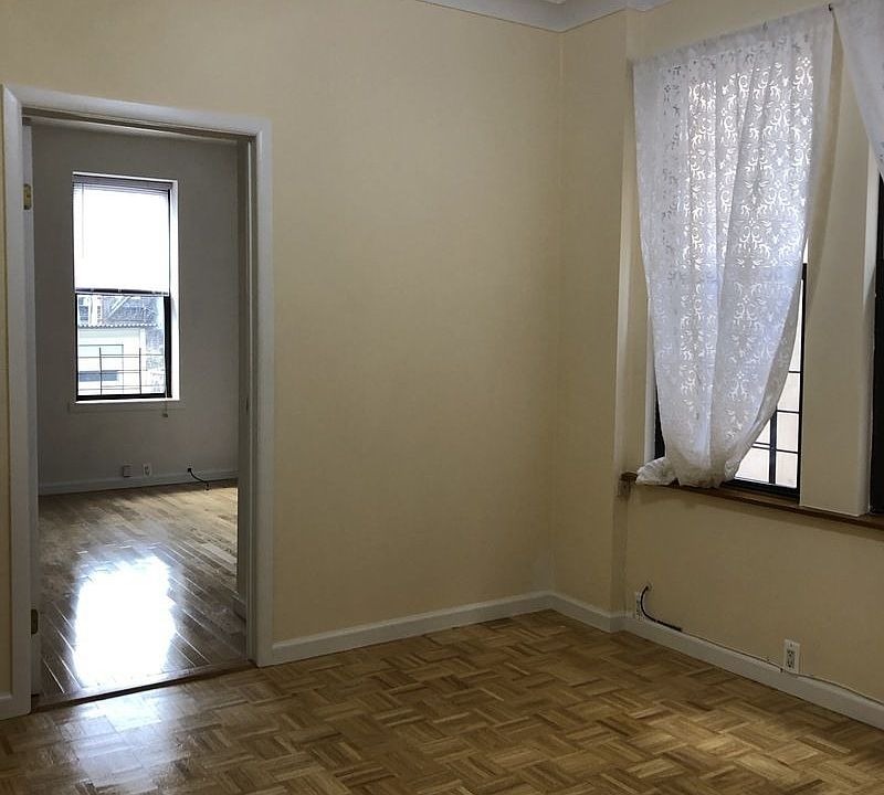 1st image of 2326 29th Ave APT 3R