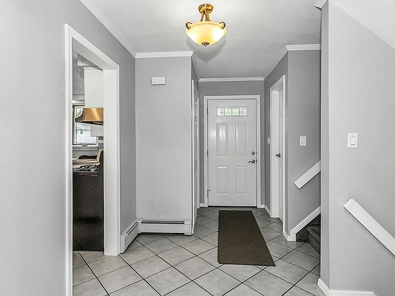 5th image of 97 Westbury Ave