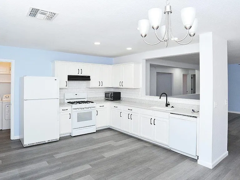 7740 W Oak Stream Rd — Photo 4