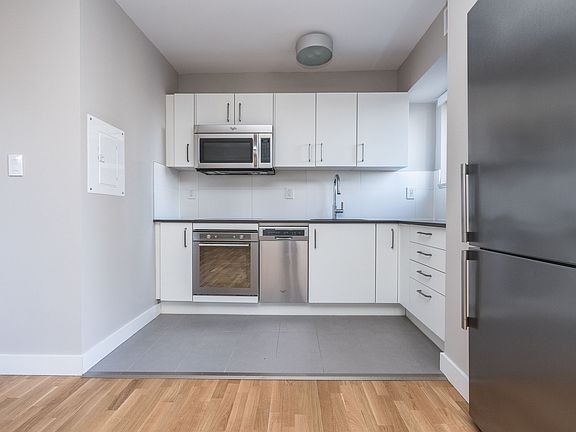4th image of 99 Tyndall Ave #835259
