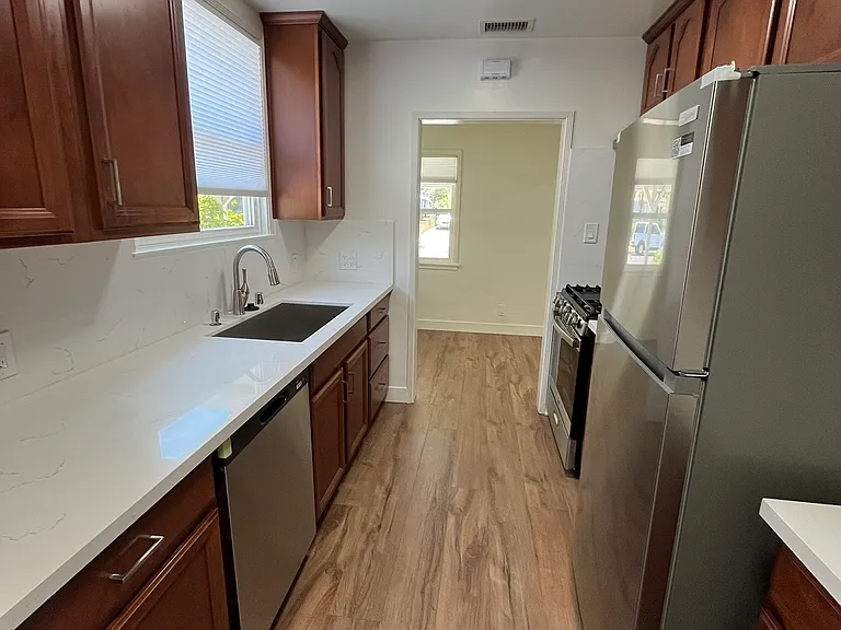 800 N Griffith Park Dr — Photo 24
