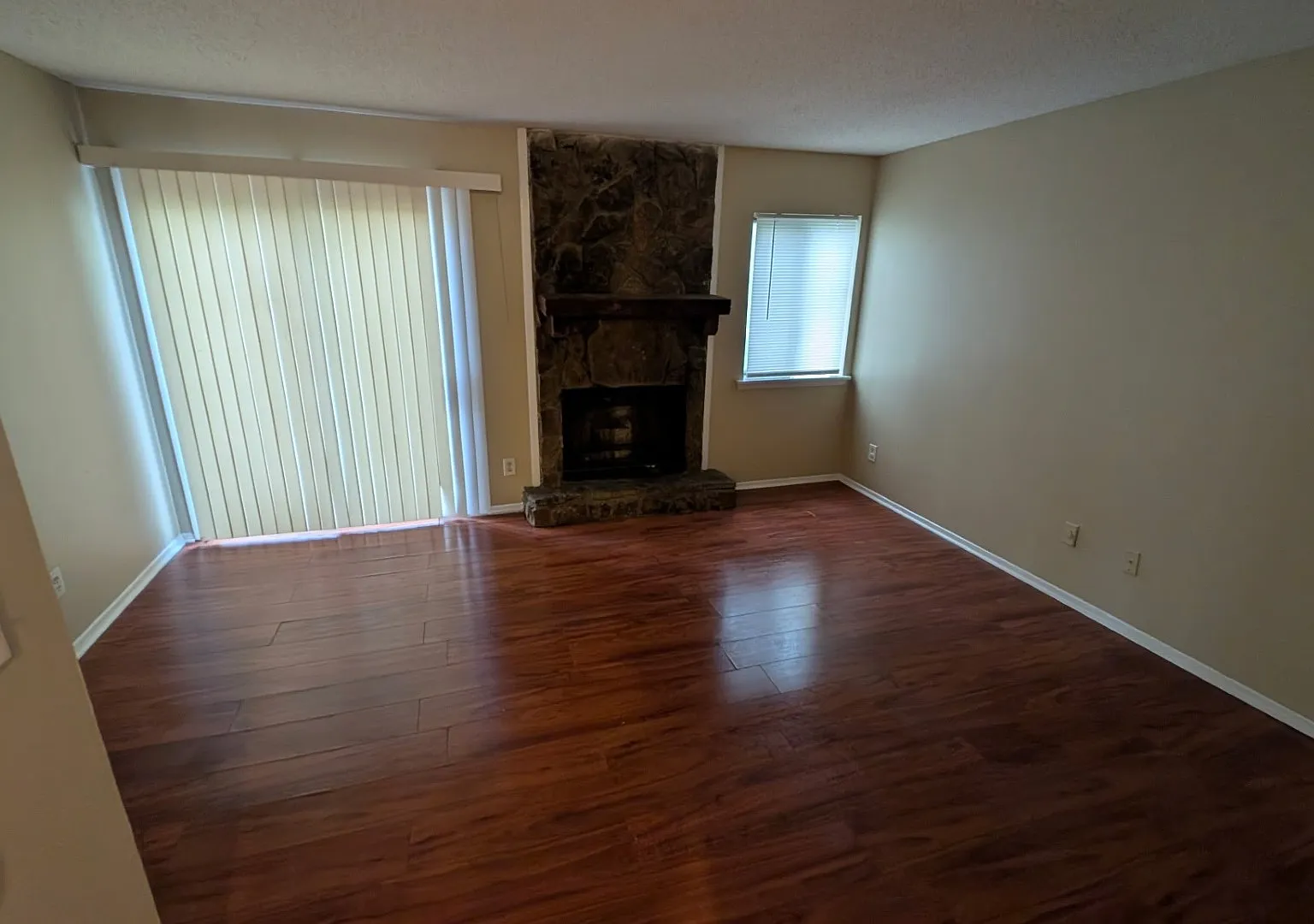 3 bed, 3.5 bath, 2000 sqft, $1,700 — Photo 4
