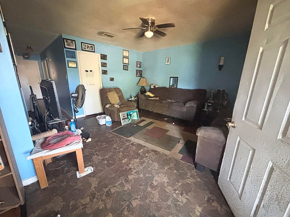 2nd image of 601 S Helen St