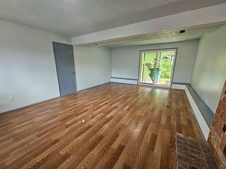 4323 SE 4th Pl — Photo 5