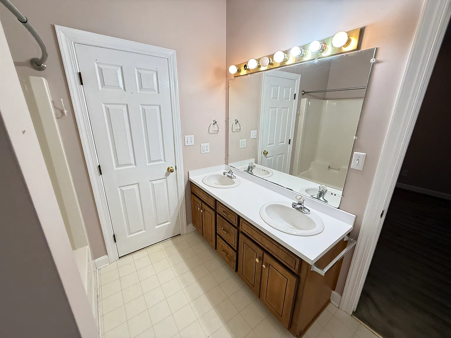 2 bed, 900 sqft, $1,000 — Photo 3