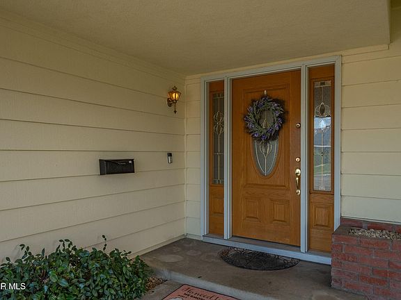 4th image of 2606 Theresa St