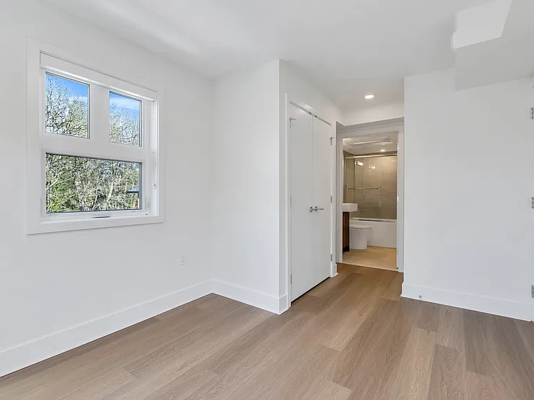 4575 Granville St — Photo 21