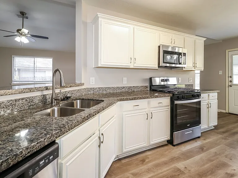 12080 La Salle River Rd — Photo 7
